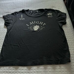 🎃Women’s graphic tee. Size medium.